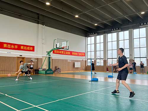 上海創(chuàng)力集團成功舉辦2023年重固鎮(zhèn)職工羽毛球比賽(圖3)